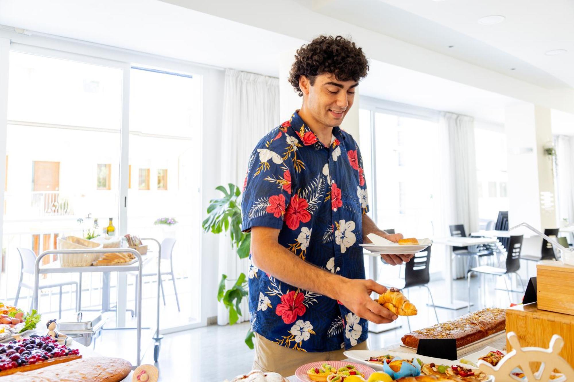 רימיני Hotel Kim מראה חיצוני תמונה
