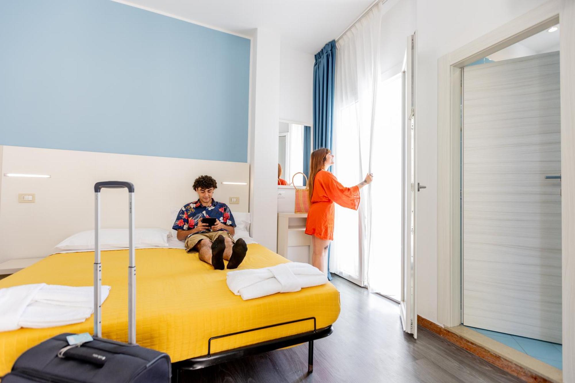 רימיני Hotel Kim מראה חיצוני תמונה