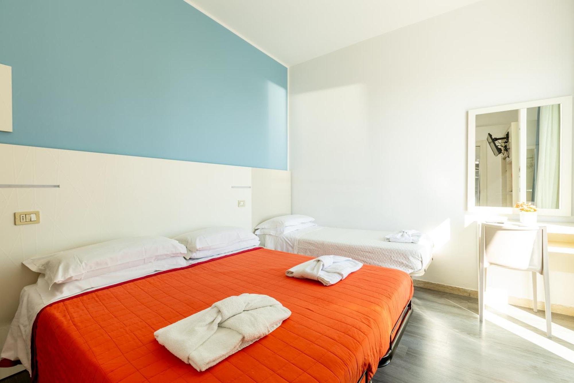 רימיני Hotel Kim מראה חיצוני תמונה