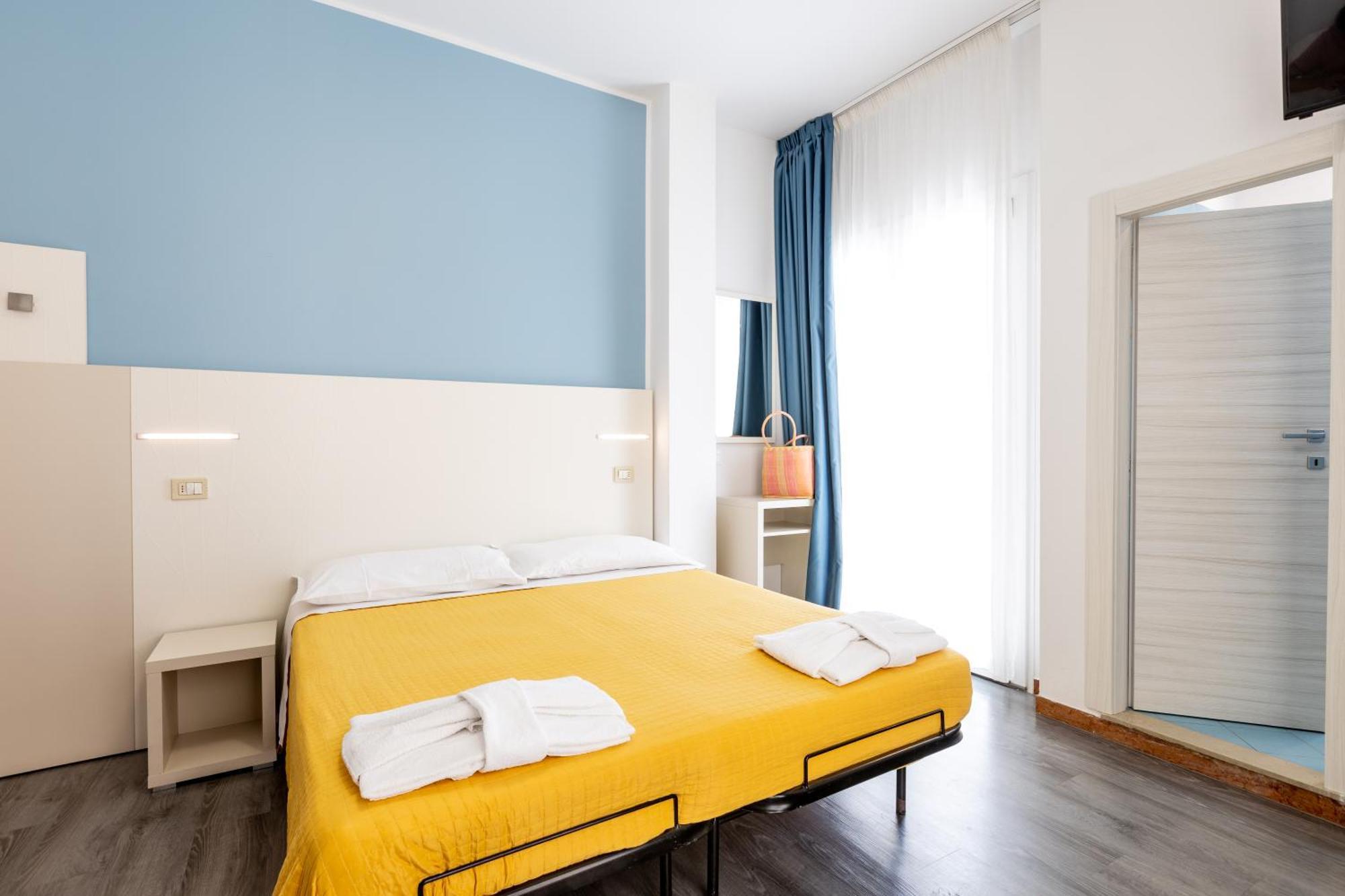 רימיני Hotel Kim מראה חיצוני תמונה