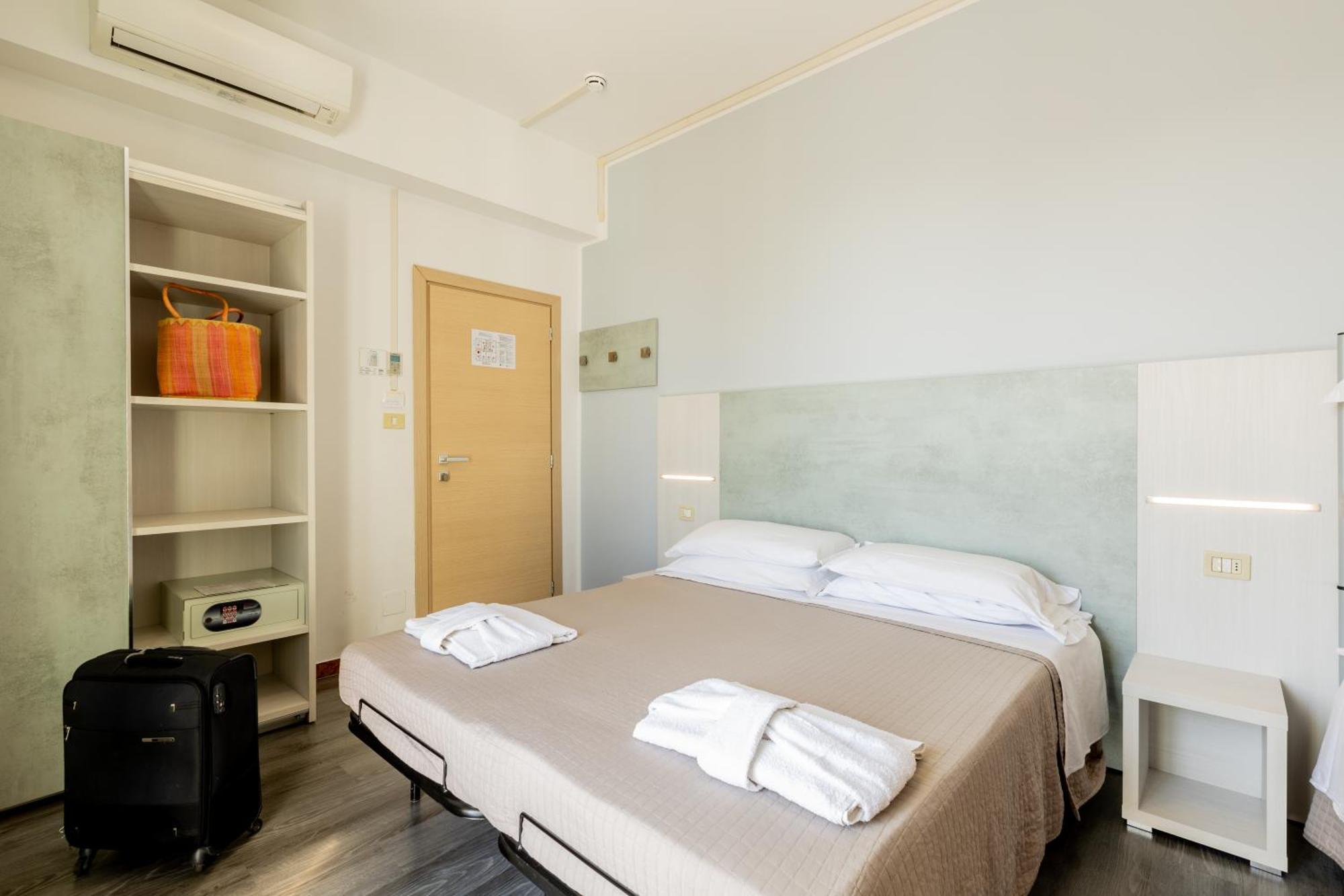 רימיני Hotel Kim מראה חיצוני תמונה