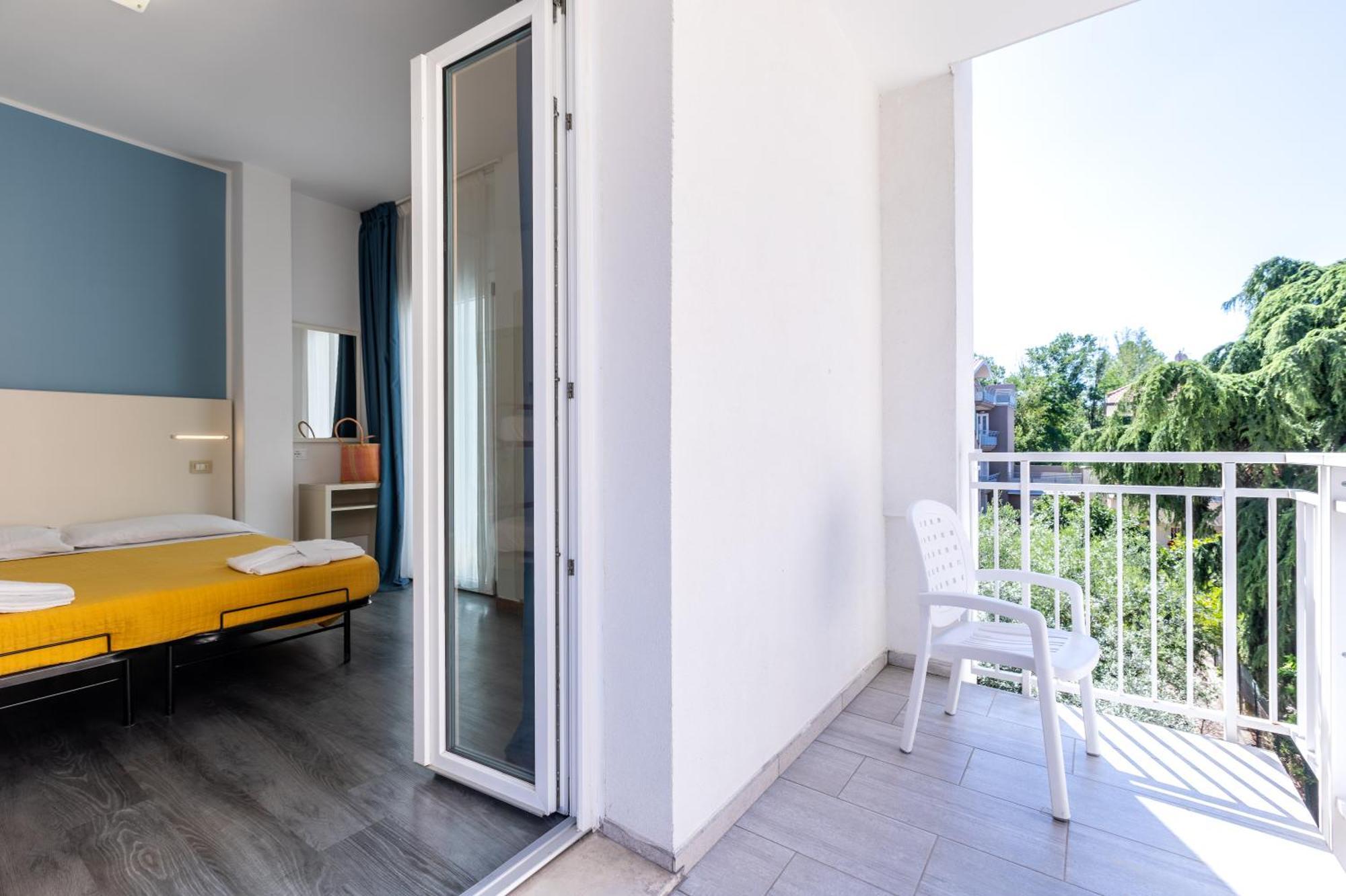 רימיני Hotel Kim מראה חיצוני תמונה