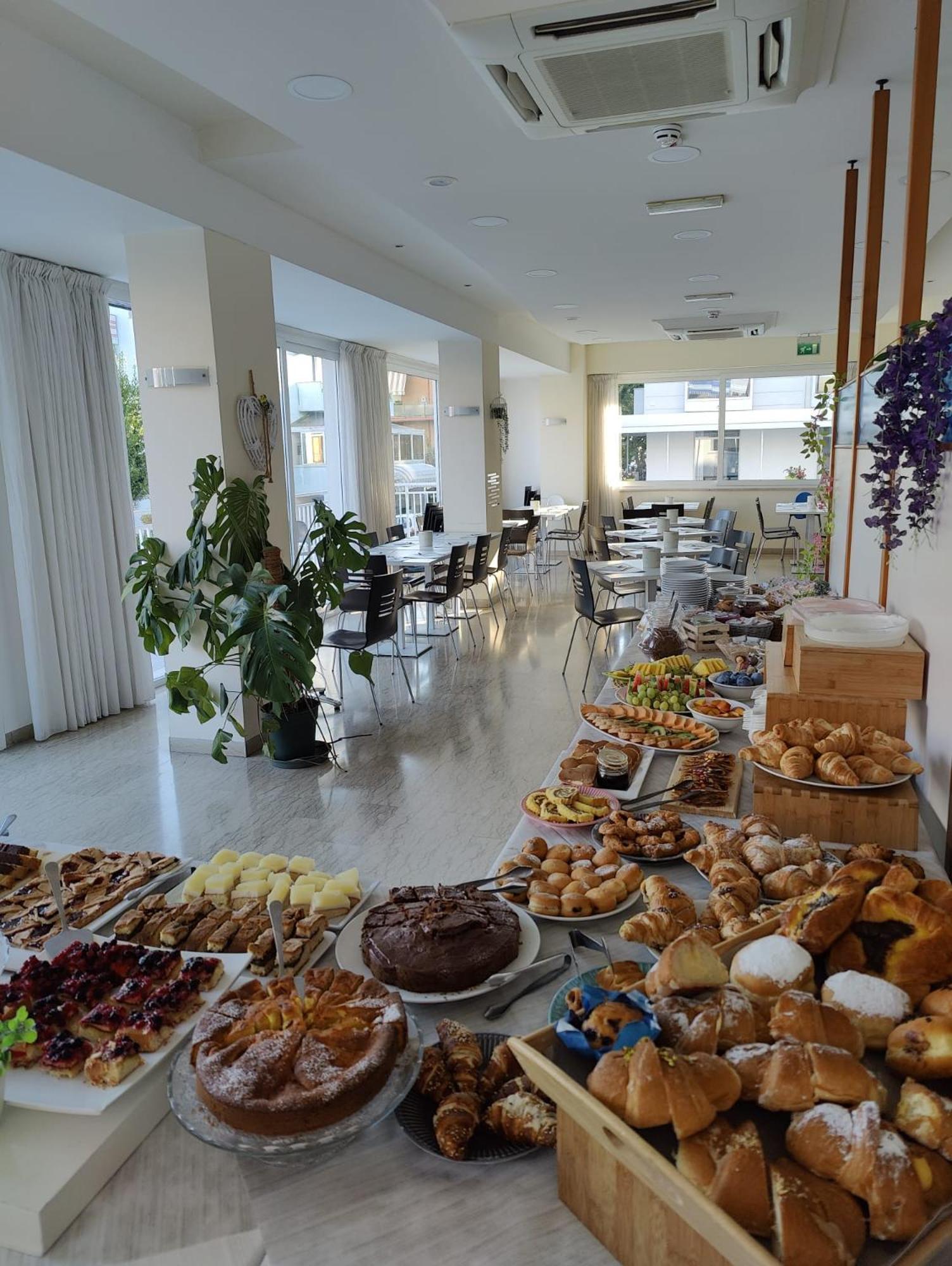 רימיני Hotel Kim מראה חיצוני תמונה