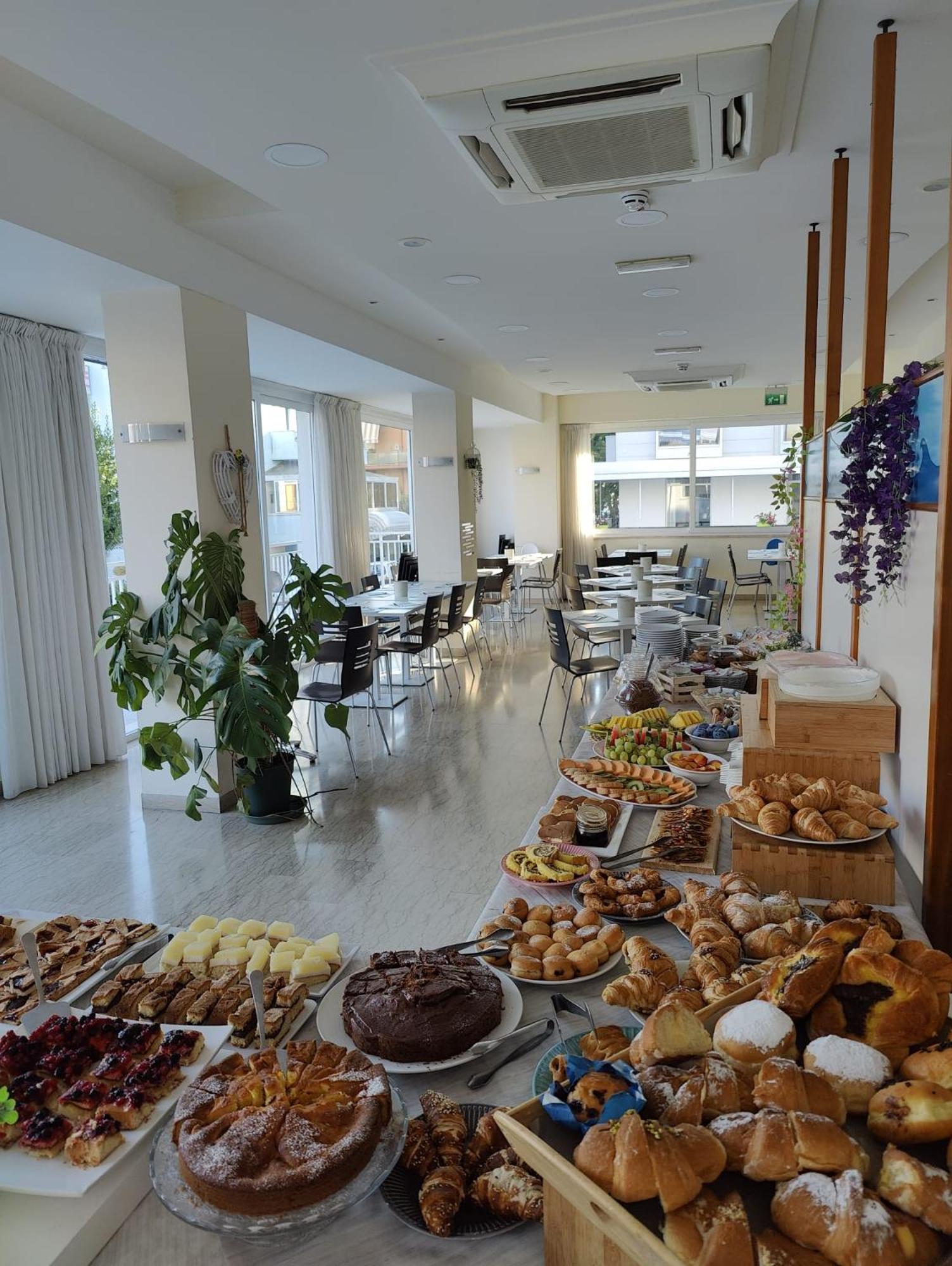 רימיני Hotel Kim מראה חיצוני תמונה