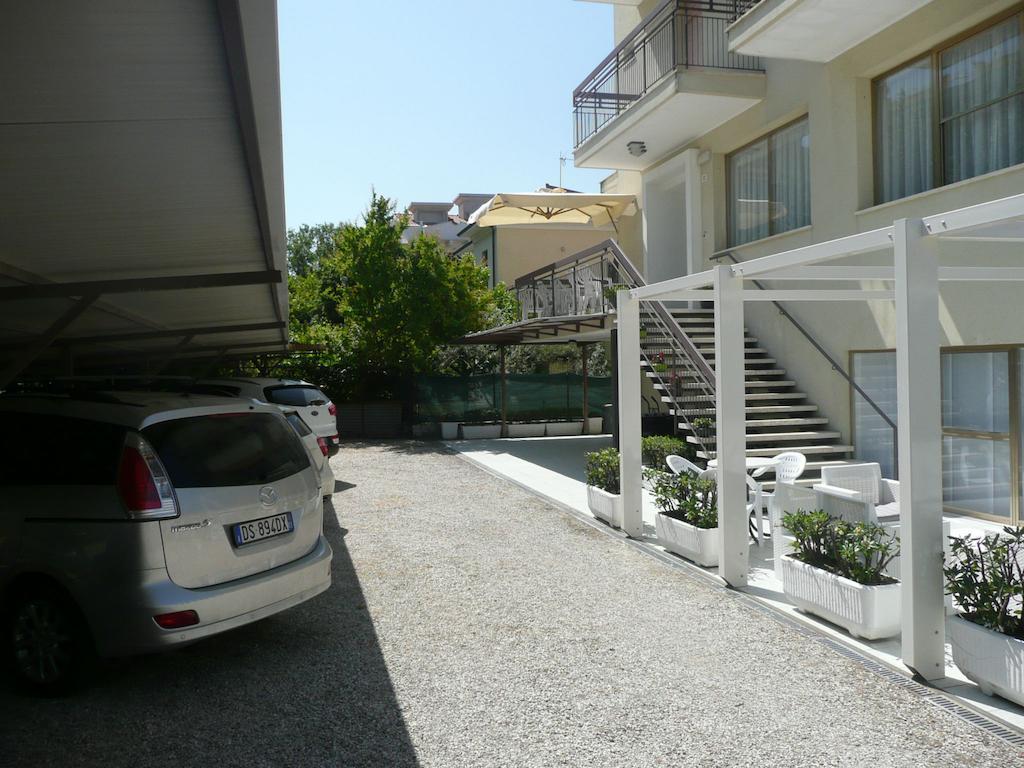 רימיני Hotel Kim מראה חיצוני תמונה