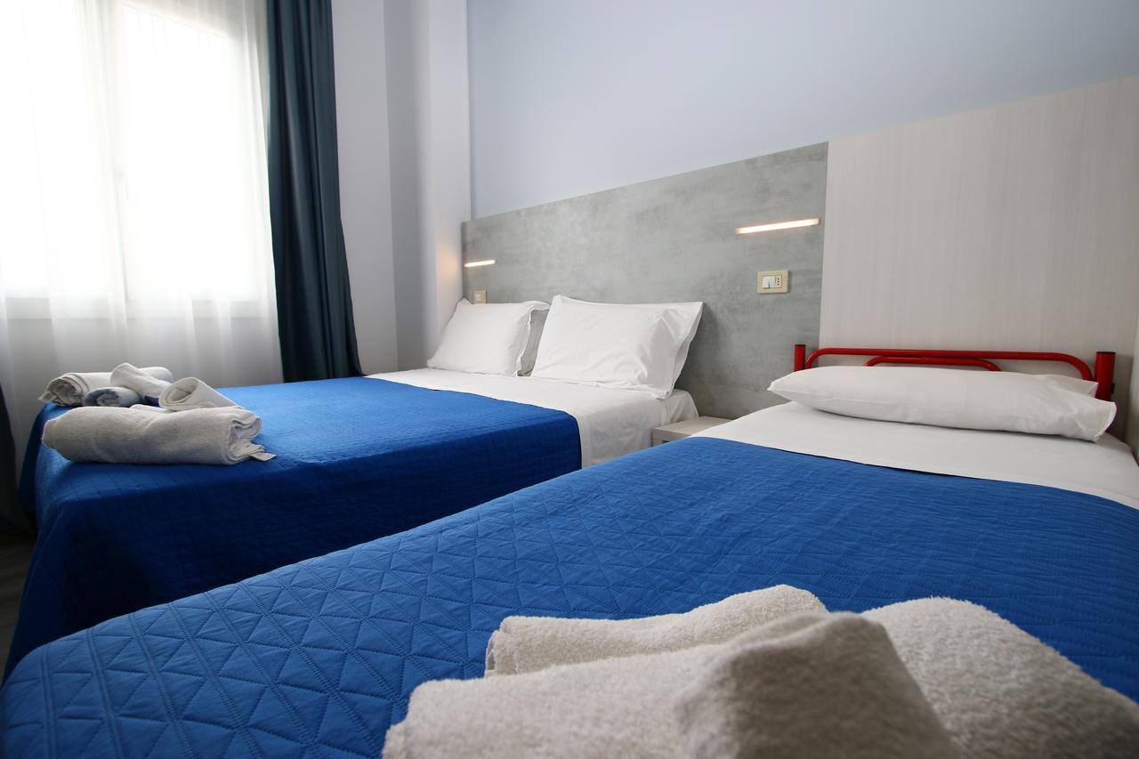 רימיני Hotel Kim מראה חיצוני תמונה