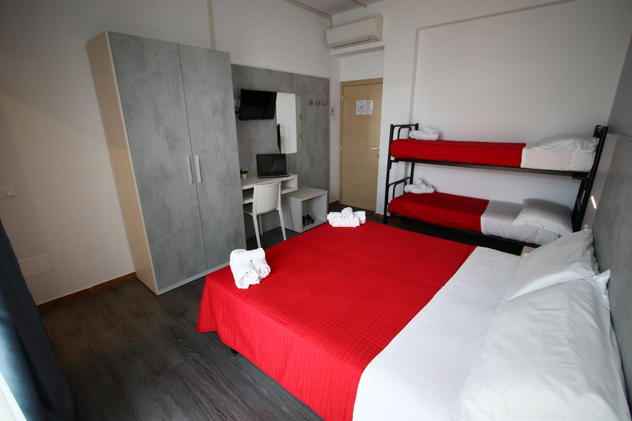 רימיני Hotel Kim מראה חיצוני תמונה