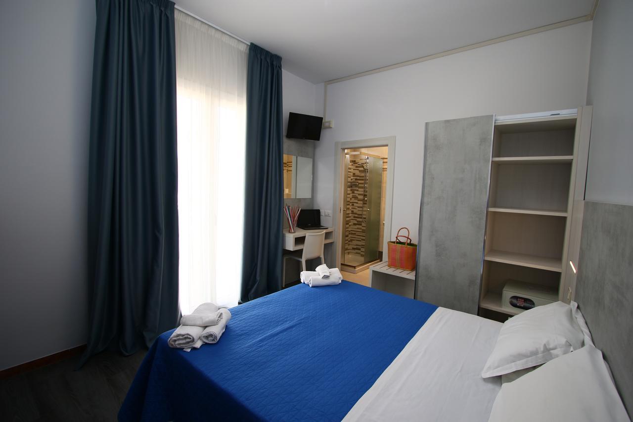 רימיני Hotel Kim מראה חיצוני תמונה