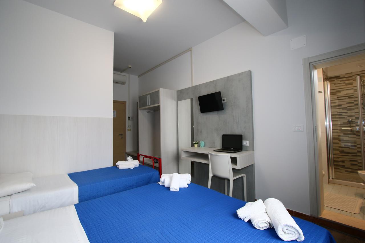 רימיני Hotel Kim מראה חיצוני תמונה