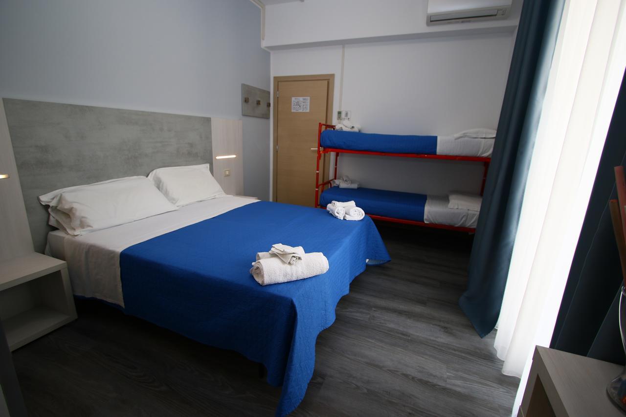 רימיני Hotel Kim מראה חיצוני תמונה