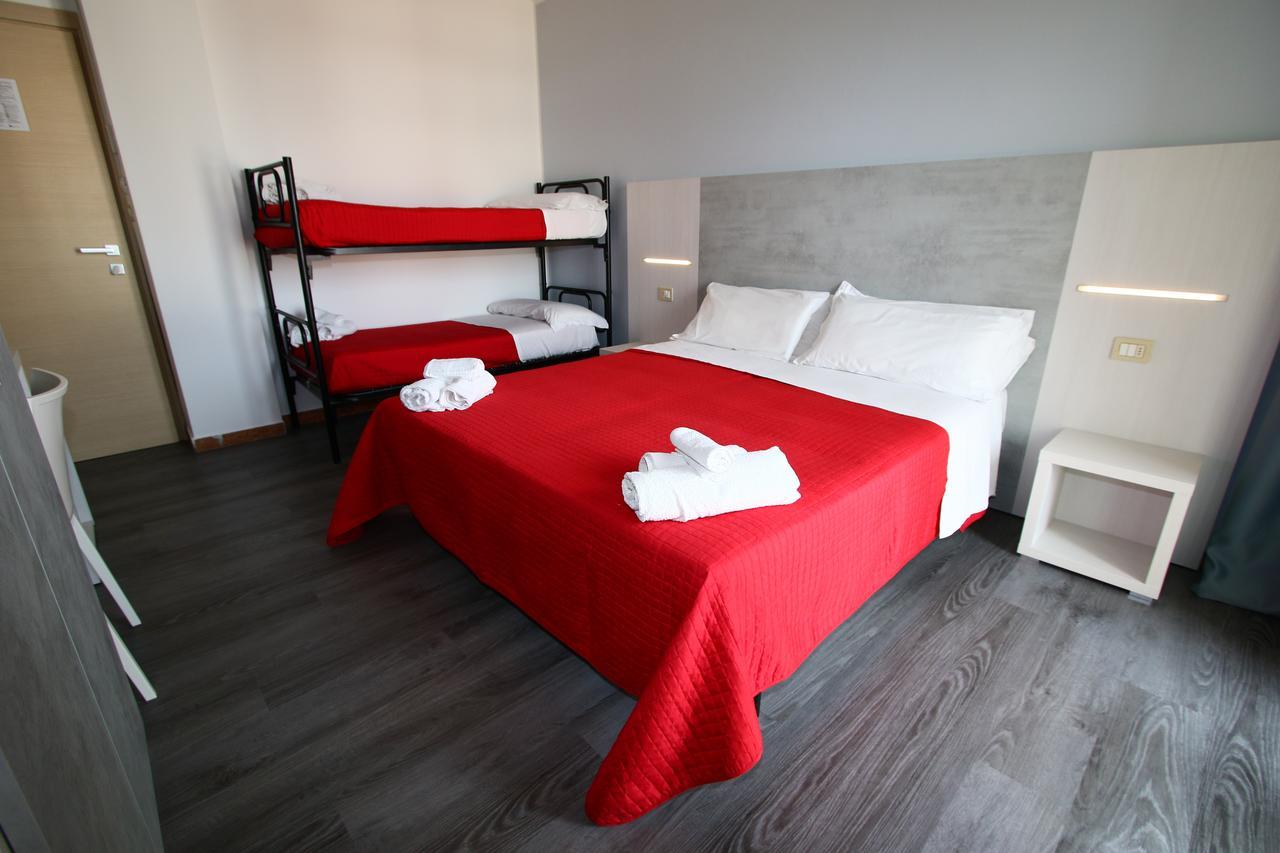 רימיני Hotel Kim מראה חיצוני תמונה