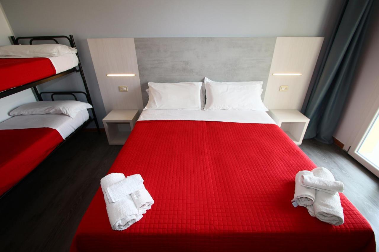 רימיני Hotel Kim מראה חיצוני תמונה